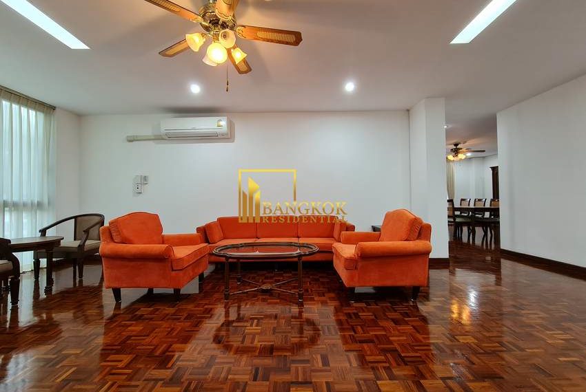 renovated 2 bed pet friendly apartment Tubtim Mansion 20485 image-02