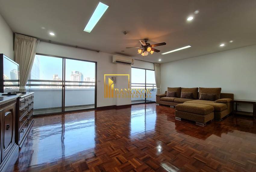 3 bed pet friendly renovated apartment Tubtim Mansion 20486 image-01