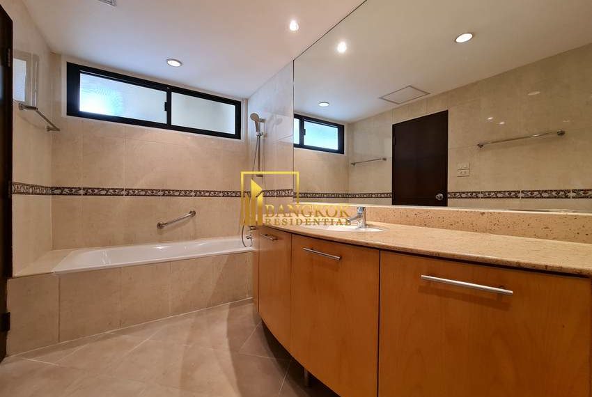 3 bedroom apartment for rent Phirom Garden Residence 20361 image-18