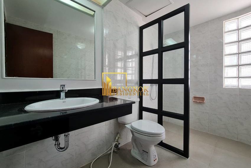 3 bedroom condo Windsor Tower 11009 image-16