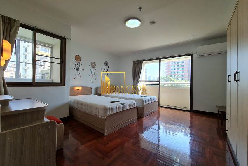 2 bed corner unit for rent sukhumvit 39 Baan Suanpetch 13324 image-10