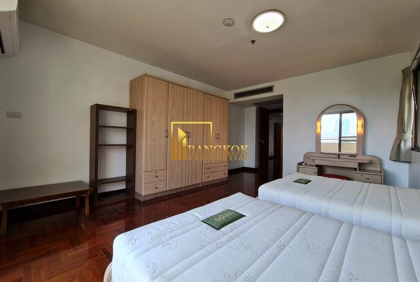 2 bed corner unit for rent sukhumvit 39 Baan Suanpetch 13324 image-12