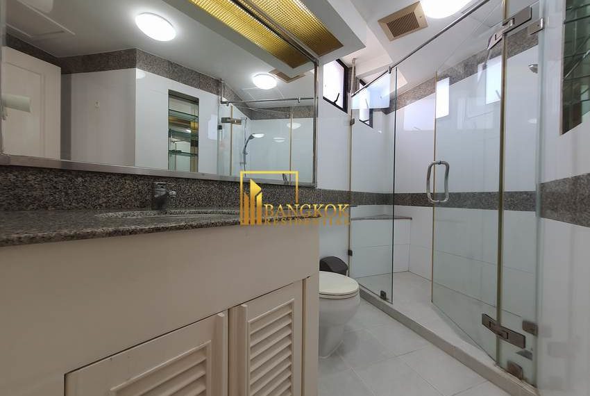 renovated 3 bed condo for rent President Park 13271 image-18