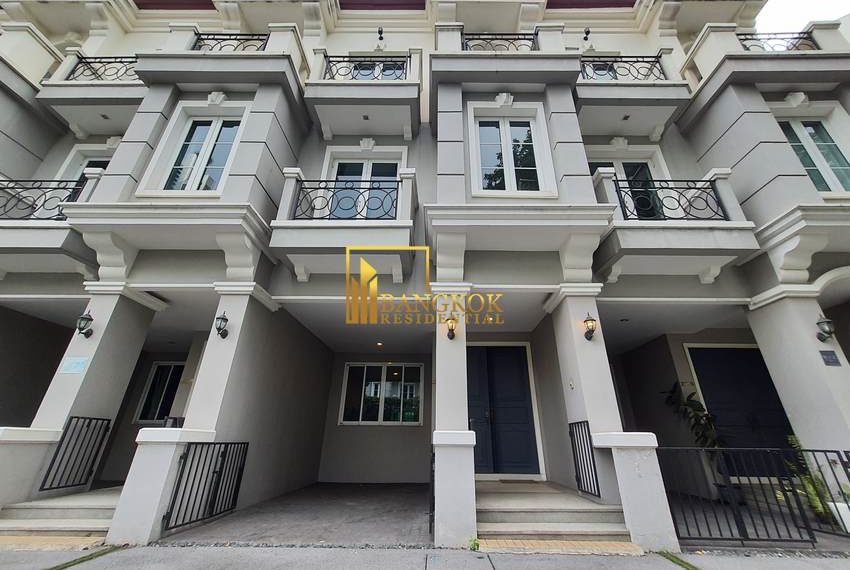 Inhome Luxury Residence 3 bedroom townhouse for rent in asoke 8812 image-01
