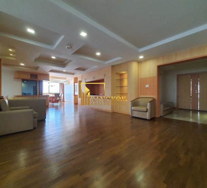 pet friendly 3 bed for rent President Park 14460 image-02