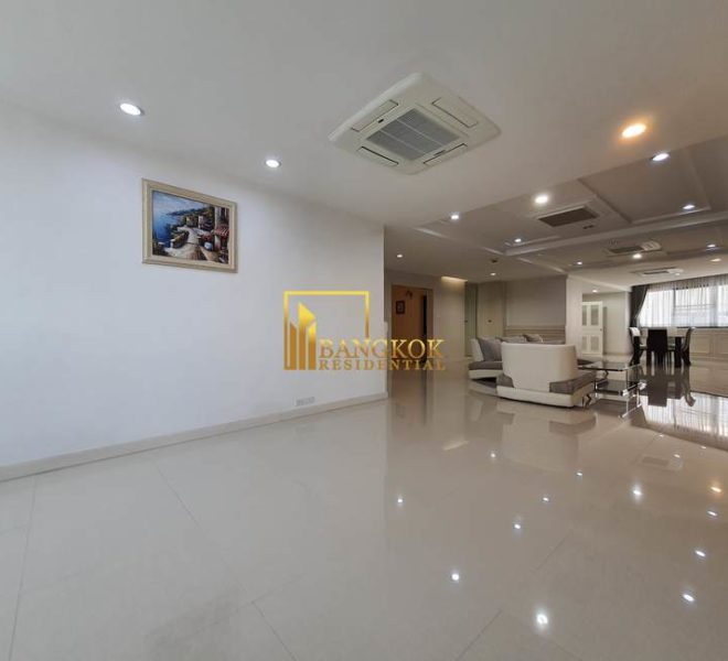 renovated 3 bed corner unit fior rent President Park 11001 image-03