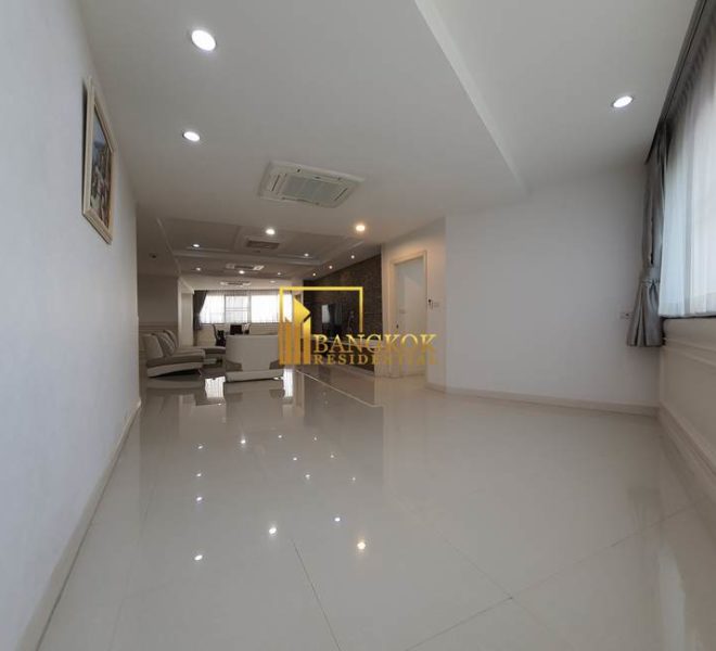 renovated 3 bed corner unit fior rent President Park 11001 image-04