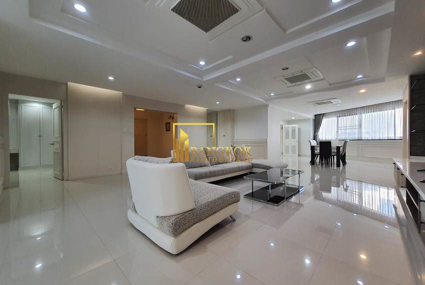 renovated 3 bed corner unit fior rent President Park 11001 image-05