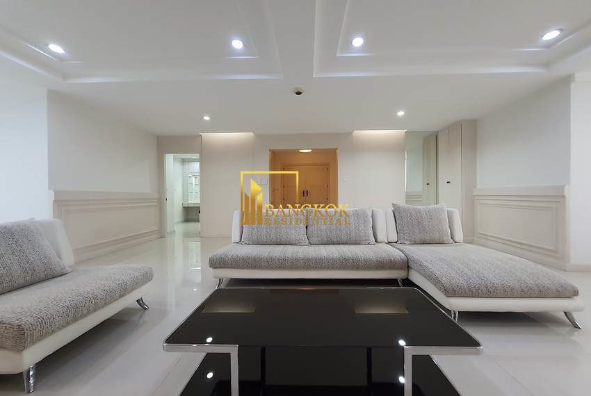 renovated 3 bed corner unit fior rent President Park 11001 image-06