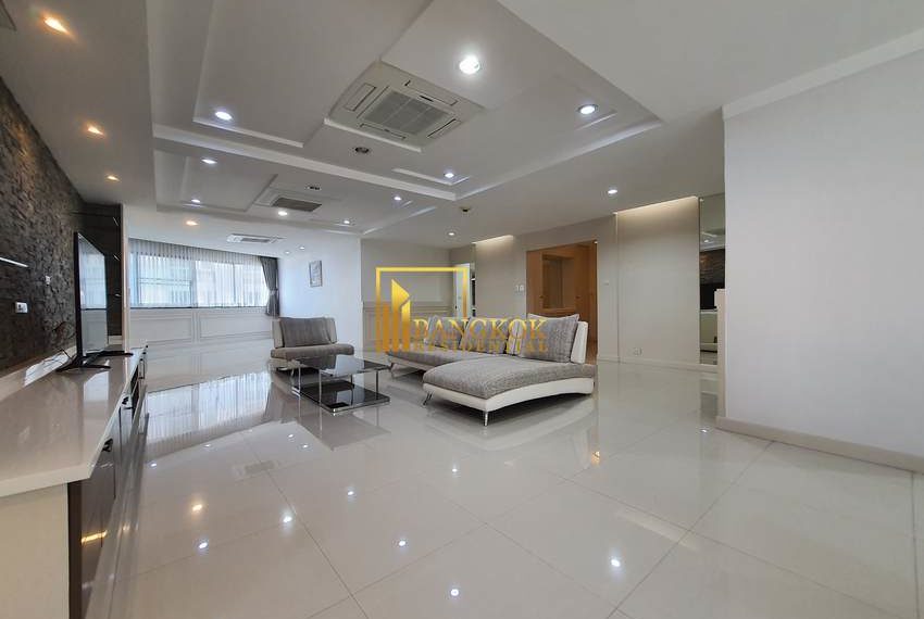 renovated 3 bed corner unit fior rent President Park 11001 image-07