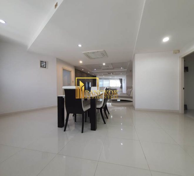 renovated 3 bed corner unit fior rent President Park 11001 image-08