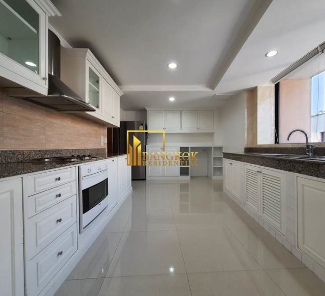 renovated 3 bed corner unit fior rent President Park 11001 image-09