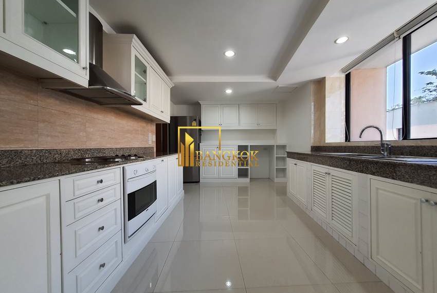 renovated 3 bed corner unit fior rent President Park 11001 image-09