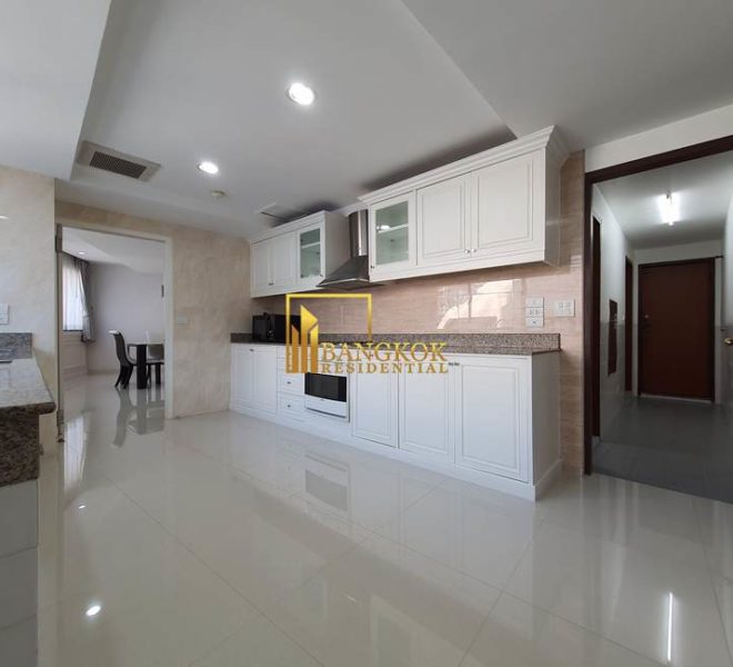 renovated 3 bed corner unit fior rent President Park 11001 image-10