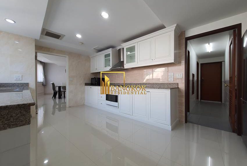 renovated 3 bed corner unit fior rent President Park 11001 image-10