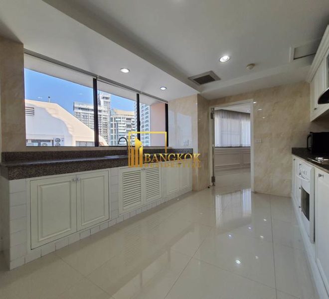 renovated 3 bed corner unit fior rent President Park 11001 image-11