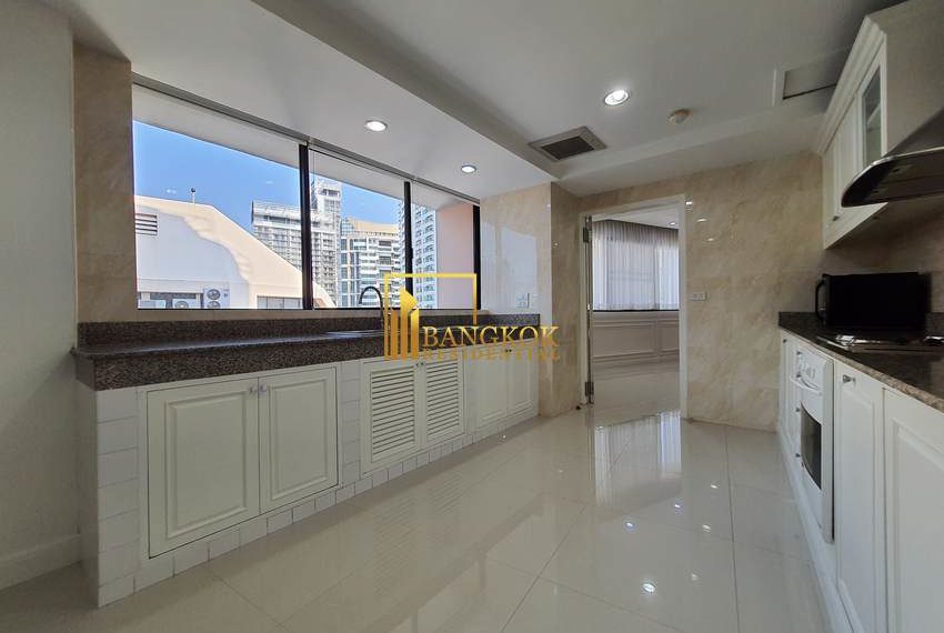 renovated 3 bed corner unit fior rent President Park 11001 image-11