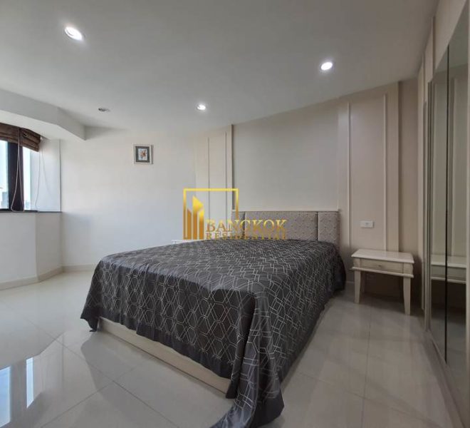 renovated 3 bed corner unit fior rent President Park 11001 image-13