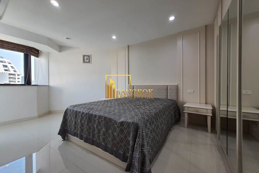renovated 3 bed corner unit fior rent President Park 11001 image-13