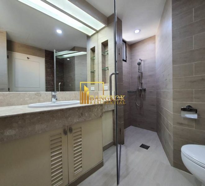 renovated 3 bed corner unit fior rent President Park 11001 image-14
