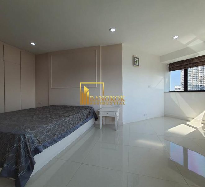 renovated 3 bed corner unit fior rent President Park 11001 image-15