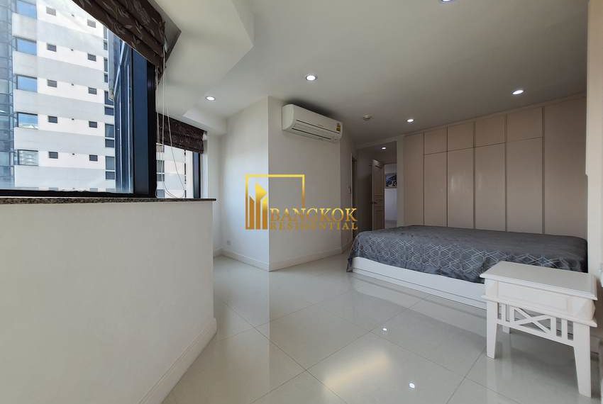 renovated 3 bed corner unit fior rent President Park 11001 image-16