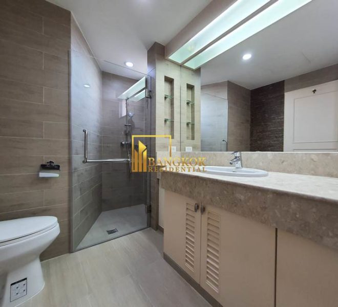 renovated 3 bed corner unit fior rent President Park 11001 image-17