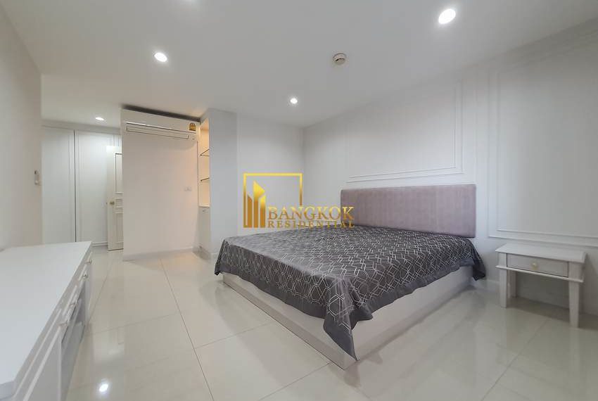 renovated 3 bed corner unit fior rent President Park 11001 image-18