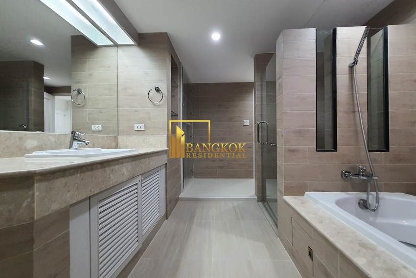 renovated 3 bed corner unit fior rent President Park 11001 image-21