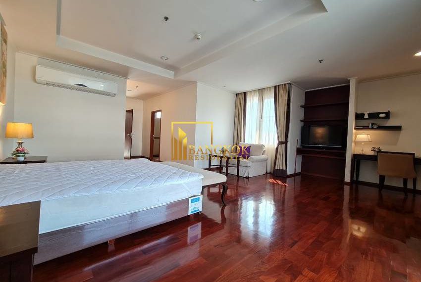 3 bed serviced apartment Piyathip Place 7130 image-09