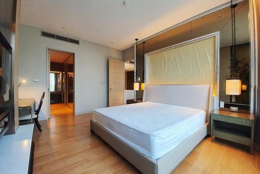 Luxury Condo 1 Bedroom For Rent in Sindhorn Residence 15227 Image-06