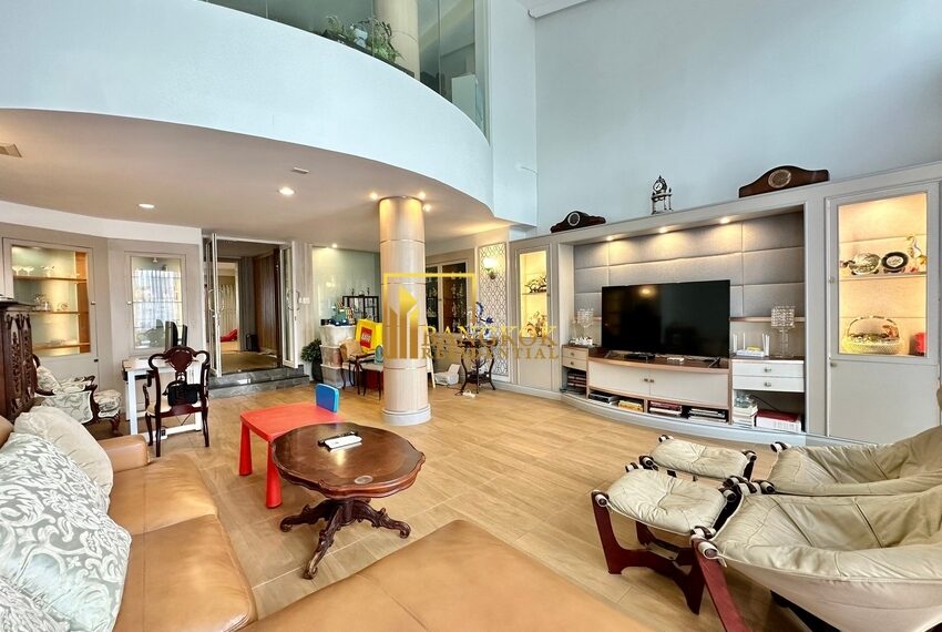 8915 Image-04