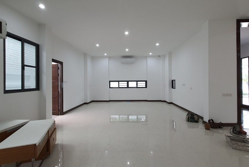 28067 Image-04