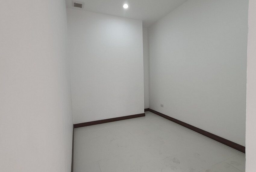 28067 Image-15