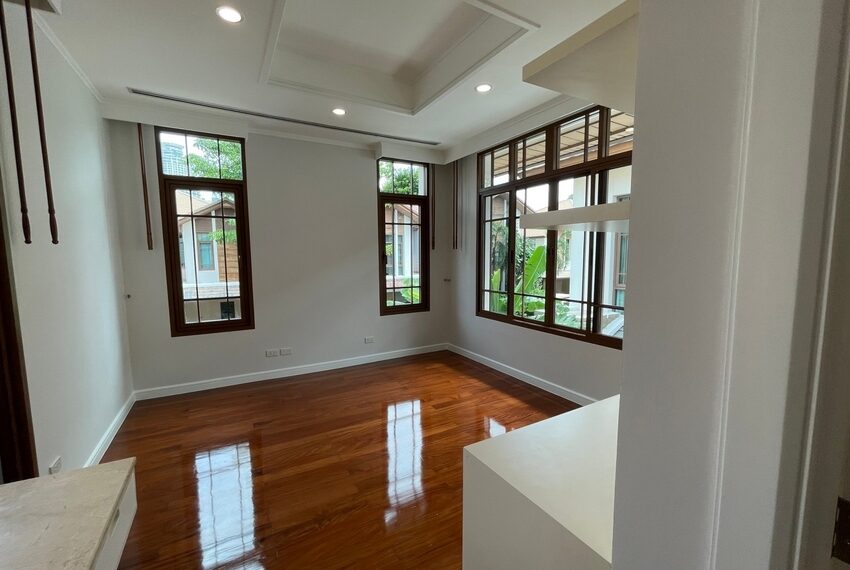 28202 Image-12