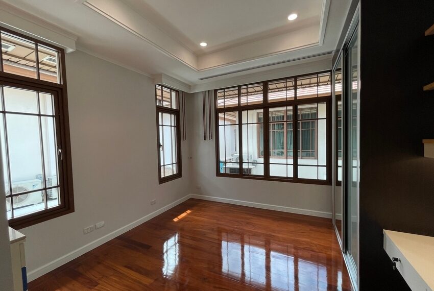 28202 Image-17