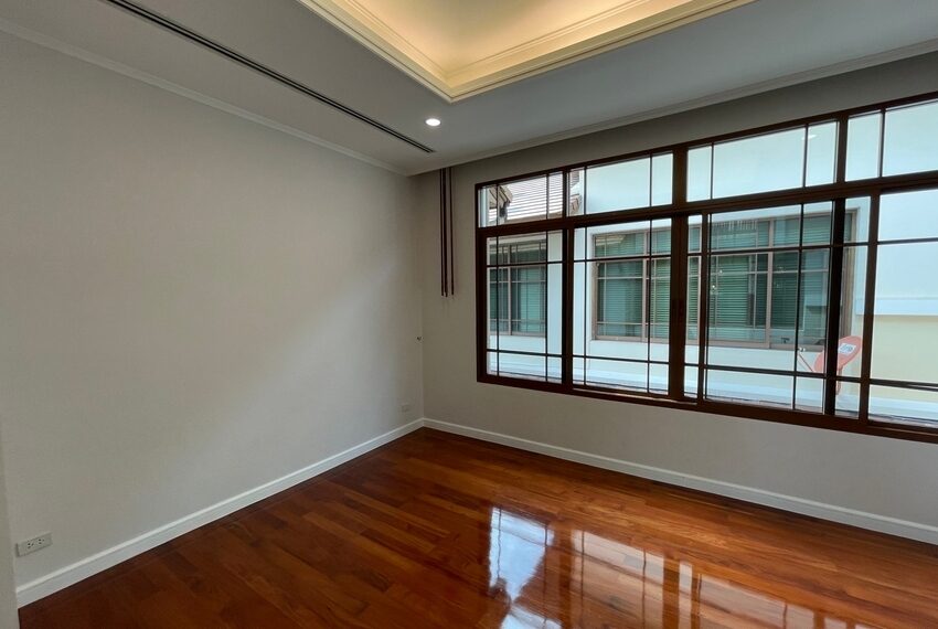 28202 Image-19