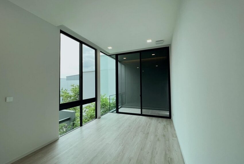 28226 Image-12