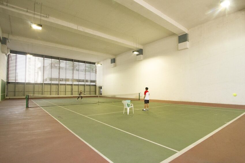 the residence 24 tennis court