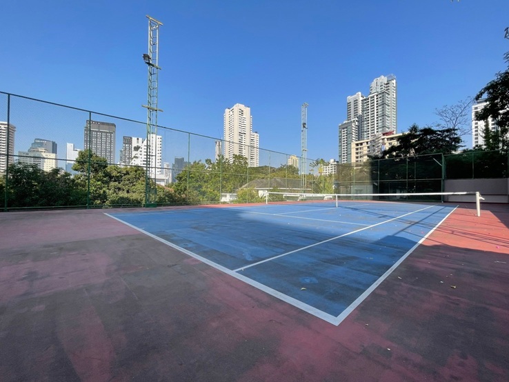le cullian tennis court 