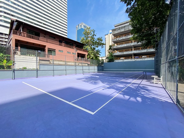 villa bajaj tennis court